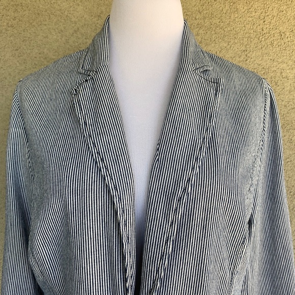 Short Denim Jacket Size XL - Picture 6 of 8